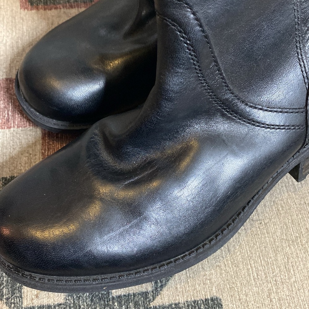 UGG Women's Seldon Riding Boot Black Leather - Picture 5 of 11